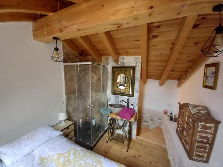 Casita Con Encanto: Tranquil Sierra Madrid Retreat with Wi-Fi Villavieja del Lozoya Exterior photo